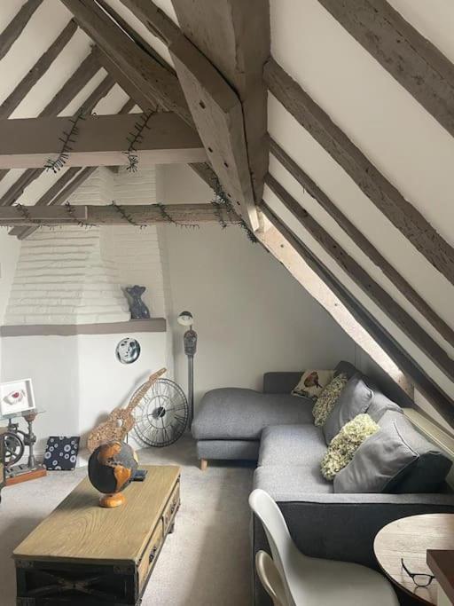 Beautiful 1600'S Loft Apartment. Ware Exteriér fotografie